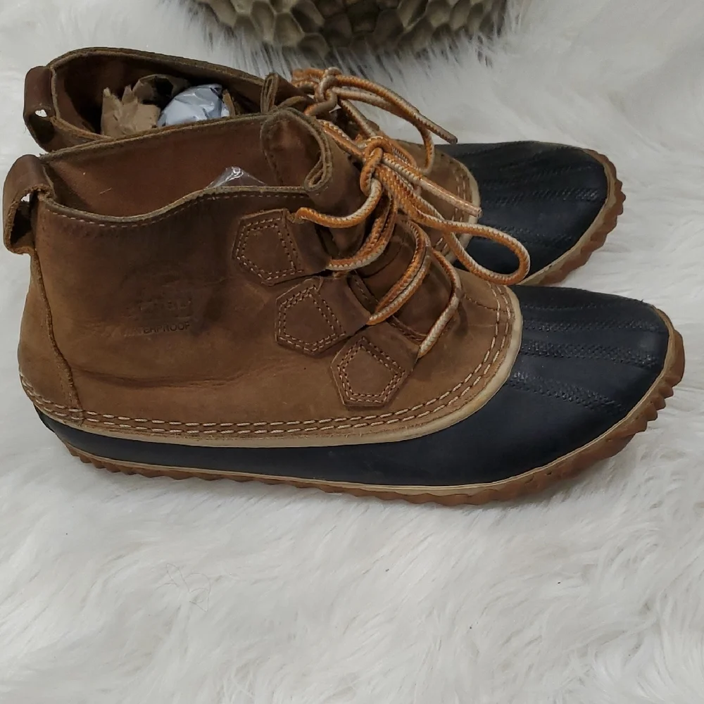 Sorel Women's Brown and Black Lace-Up Shoes - Picture 8 of 11